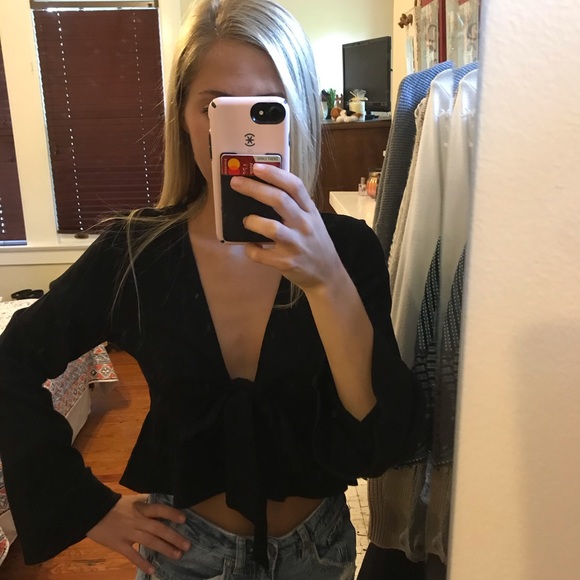 Cute black top - Picture 2 of 3